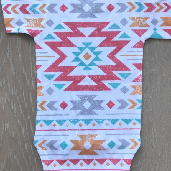 NEW Laughing Giraffe Printed Bodysuit - Picture 8 of 8